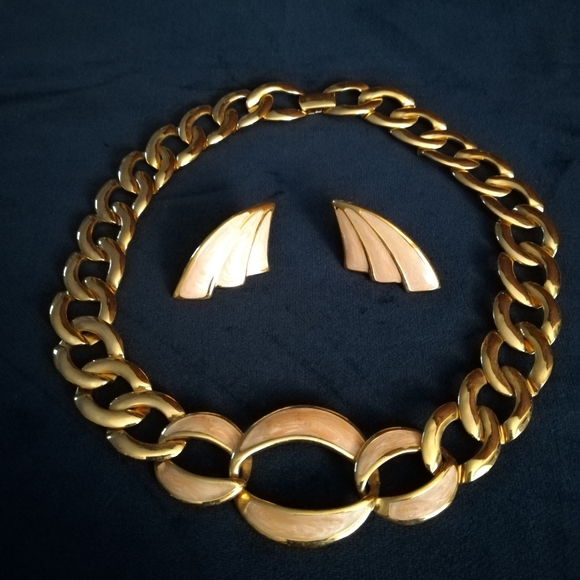 Vintage Enameled Pink & Gold Necklace & Earrings Set by Napier - Picture 2 of 10